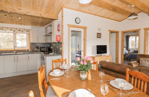 Grimley Cottage | TOP STYLE ORCHARD, family friendly, with a garden in Hallow