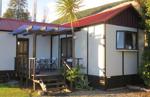 St. Arnaud Ski Chalet | Tophouse Mountainview Cottages