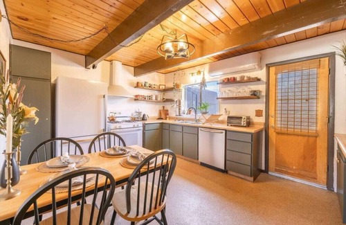 Upper Moonridge Ski Chalet | Torii Alpine House - Modern, Modified A - Frame