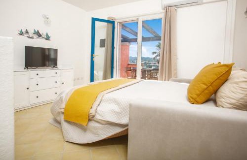 Porto Pozzo Apartment | TORO FLAT IV 30' Porto Cervo, Free Parking & PRIVATE TERRACE