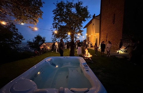 Pino Torinese Apartment | Torre di Montosolo, a refuge surrounded by greenery 10 km from the center of Turin