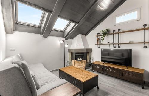 Zona Solari Apartment | Tortona metro 200m - Charming attic - WiFi