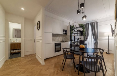 Rione XVI Ludovisi Apartment | Toscana 2 - FromHometoRome