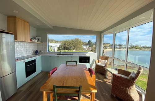 Opossum Bay Cottage | Total Beachfront, free bottle sparkling wine