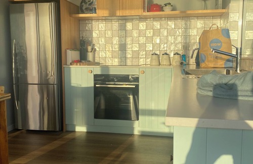 Opossum Bay Cottage | Total Beachfront, free bottle sparkling wine