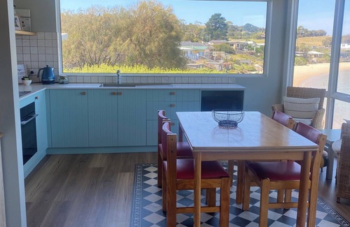 Opossum Bay Cottage | Total Beachfront, free bottle sparkling wine