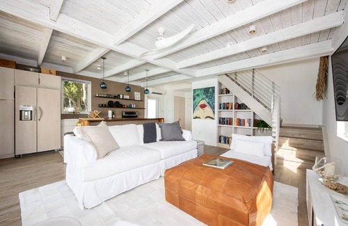 Savannah Sound House | Touch of Class Estate: A Beachfront Estate on the Warm Calm Caribbean