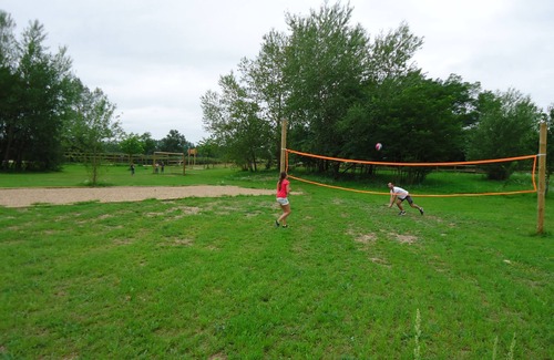 Digoin Boat Rental | Toue cabanée Accostée - Village Toue des Demoiselles