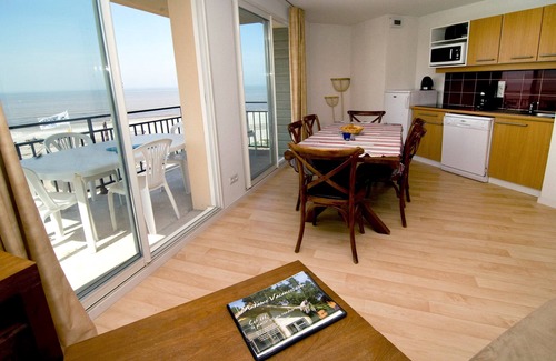 Mesnil-Val Condo | Tout près de la plage à pied!