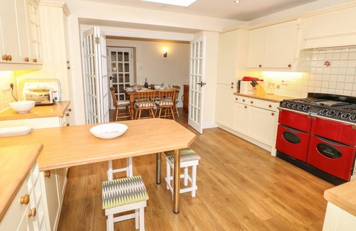 Yarmouth Cottage | TOVAH, character holiday cottage, with open fire in Yarmouth