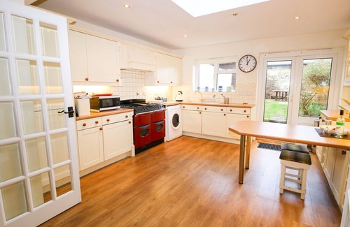 Yarmouth Cottage | TOVAH, character holiday cottage, with open fire in Yarmouth