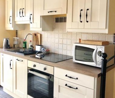 Clonakilty Apartment | Town center duplex with lift