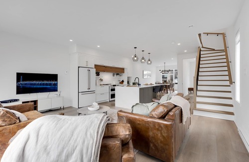 Mirabel House | Townhome with Spa in Mirabel -1