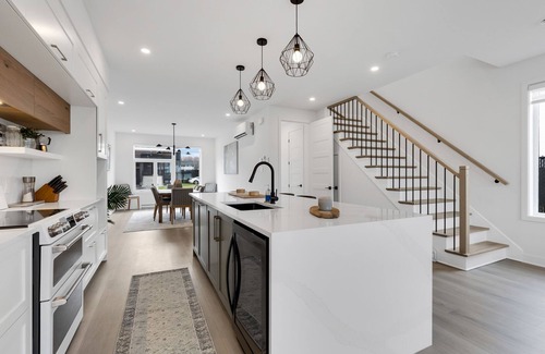 Mirabel House | Townhome with Spa in Mirabel -1