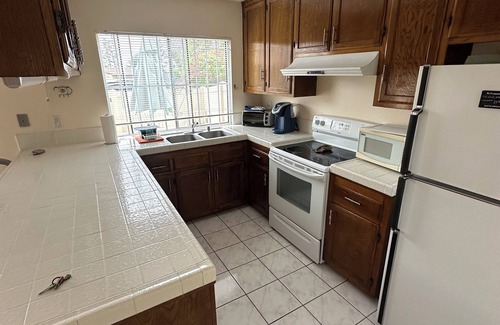 Lincoln Acres House | Townhouse 3BR for 6, Pool, SPA, Tenis Walk to Plaza Bonita Mall 15Min Downtown