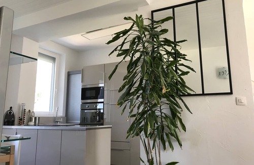 Quartier Beauregard-Boufflers-Buthegnemont-Boudonville House | Townhouse at the entrance of the town with terrace and garden