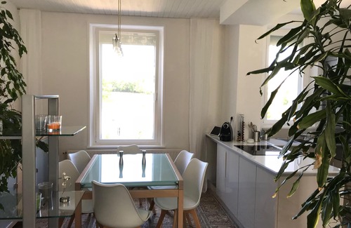 Quartier Beauregard-Boufflers-Buthegnemont-Boudonville House | Townhouse at the entrance of the town with terrace and garden