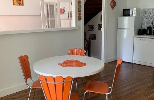 Aubeterre-sur-Dronne House | Townhouse with garden access! Barque Fleurie and its 60s decor