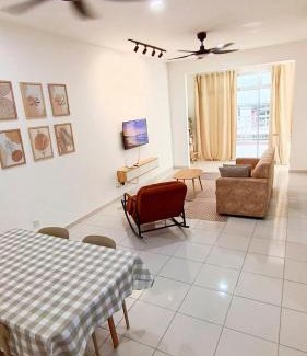 Kampung Jelatang House | Townixi Stay