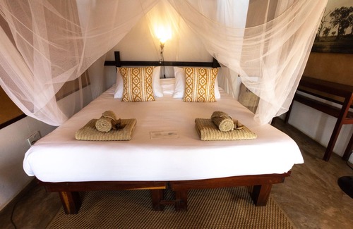 Kakumbi Cabin | Track and Trail River Camp