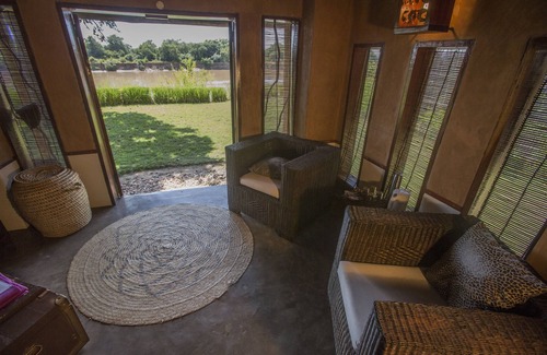 Kakumbi Cabin | Track and Trail River Camp