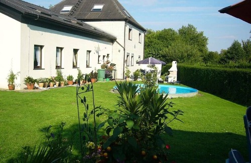 Hildesheim District Apartment | Trade fair guests, Harz visitors, State Garden Show Bad Gandersheim 2023