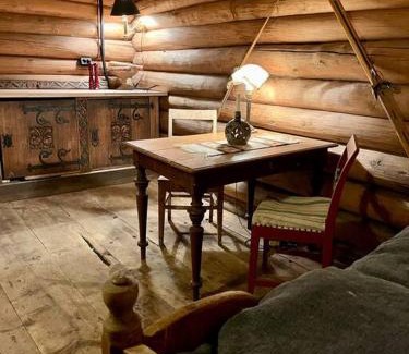 Hundorp Ski Chalet | Traditional barn -Stabbur - wifi og sauna
