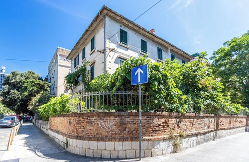 Bacvice Apartment | Traditional Dalmatian apt, 3 min walk to beach