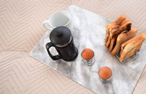 Coatbridge Apartment | Traditional first floor apartment close to train station