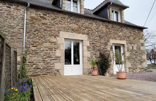 Henanbihen House | Traditional house between sea, lake and countryside