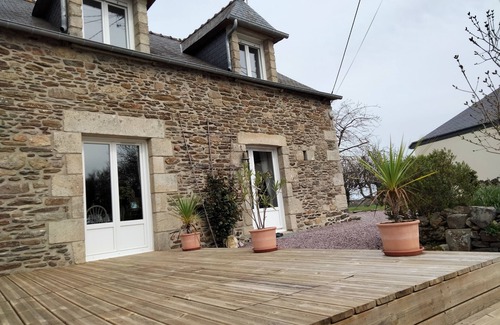 Henanbihen House | Traditional house between sea, lake and countryside