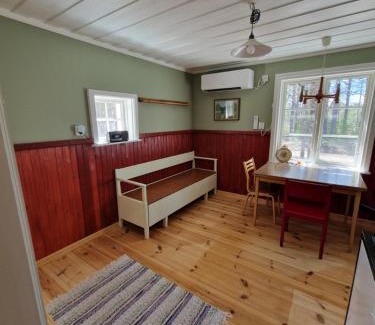 Auktsjaur House | Traditional Logcabin