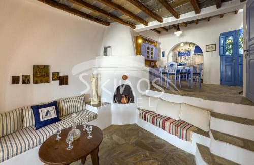 Alopronia House | Traditional Seafront Family House
