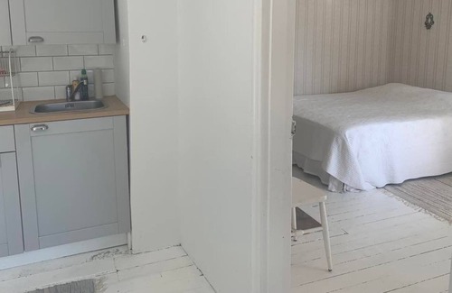 Ekero Cabin | Traditionell Svensk Stuga på Sjötomt - med Roddbåt