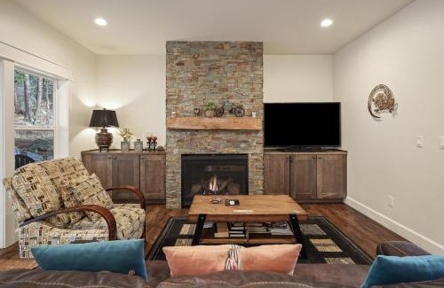 Westbrook Meadows House | Trails End Retreat