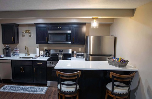 Franklin Apartment | Trails to Ales DeBence Suite 3