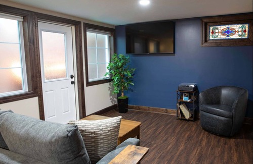 Franklin Apartment | Trails to Ales DeBence Suite 3