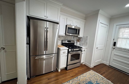 Greenway Plaza-Upper Kirby House | Tranquil 2-bedroom house in vibrant Houston with WiFi, AC