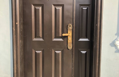 Opebi Apartment | Tranquil Abode - Cozy Space for Travelers and locals