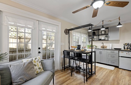 Arlington Park Cottage | Tranquil Cottage close walk to SMH, 5 miles from Siesta Key