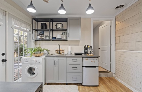 Arlington Park Cottage | Tranquil Cottage close walk to SMH, 5 miles from Siesta Key