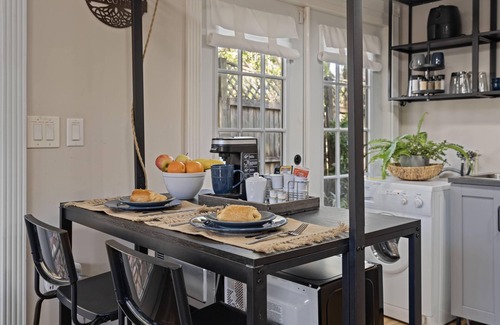 Arlington Park Cottage | Tranquil Cottage close walk to SMH, 5 miles from Siesta Key