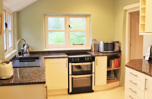 Glyn-Dyfrdwy Cottage | Tranquil cottage in quiet hamlet 3 miles from Llangollen & 2 mins from local pub