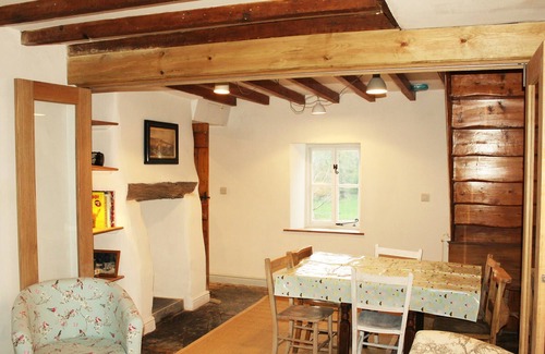 Glyn-Dyfrdwy Cottage | Tranquil cottage in quiet hamlet 3 miles from Llangollen & 2 mins from local pub