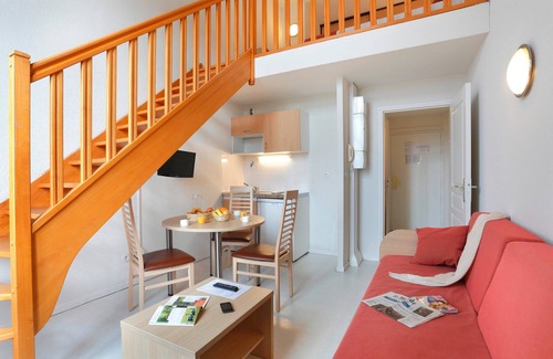 Epernay Condo | Tranquil Duplex Apt | Free Parking + TNT TV