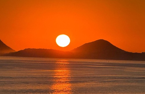 Soldiers Point Apartment | Tranquil Escape - Koala Hotspot - 2 Bed 2 Bath Apt Spectacular Sea Views