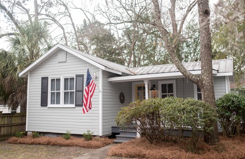 Summerville Historic District House | Tranquil Farmhouse Escape