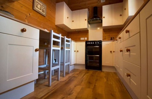 Cannards Grave Cabin | Tranquil log Cabin With Private Garden