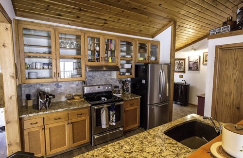 Thayne House | Tranquil Mountain Getaway. Warm, Cozy Cabin w/ Fireplace and Snowy Vistas.