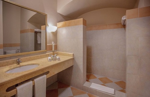 Makadi Bay Hotel | Tranquil Retreat Room for Sun-Seekers at Makadi Bay with Outdoor Pool